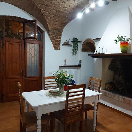 Casavacanze Vicolo Mentana Foligno Eksteriør billede